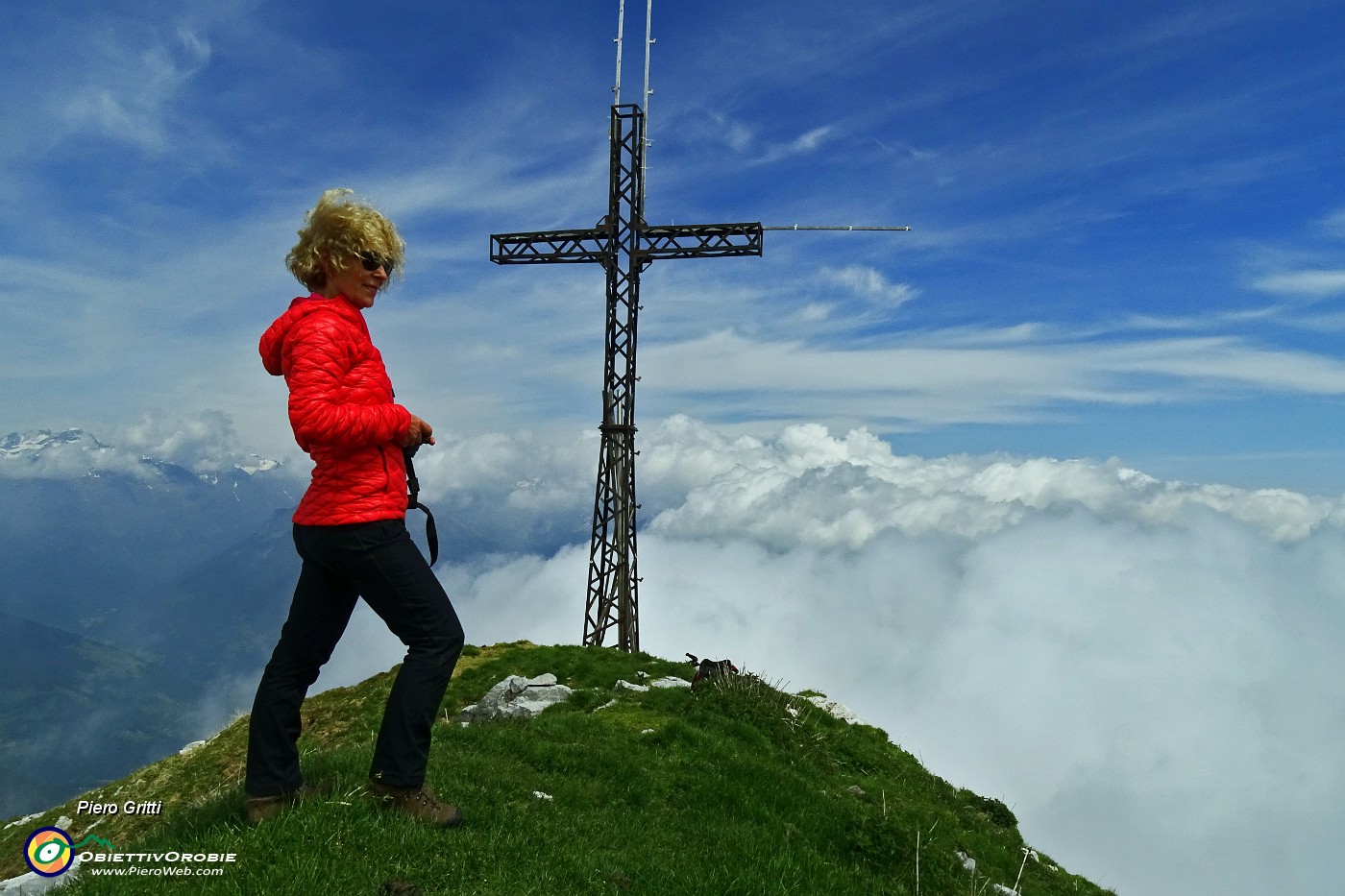 66 Alla croce del Monte Secco (anticima 2217 m).JPG -                                